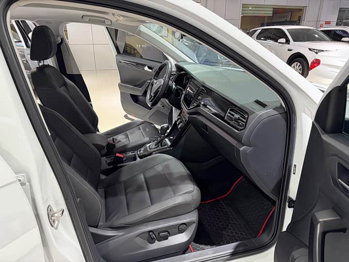 Фото 9 - Volkswagen T-Roc