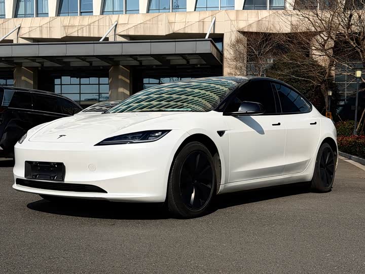 Фото 1 - Tesla Model 3