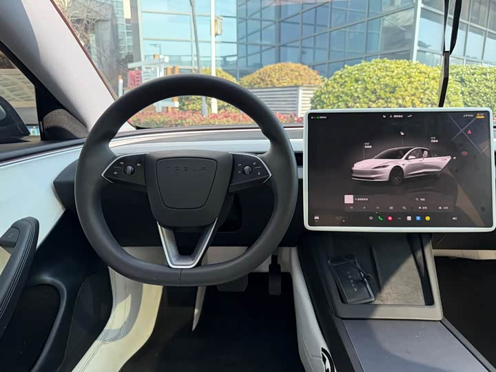 Фото 4 - Tesla Model 3