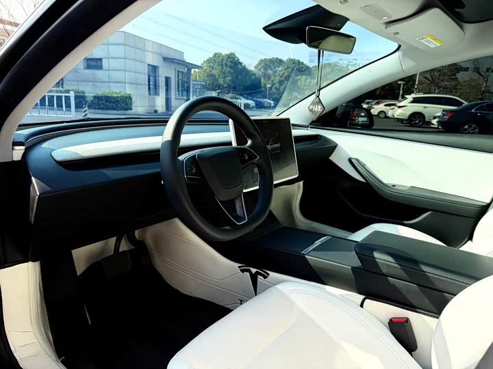 Фото 7 - Tesla Model 3