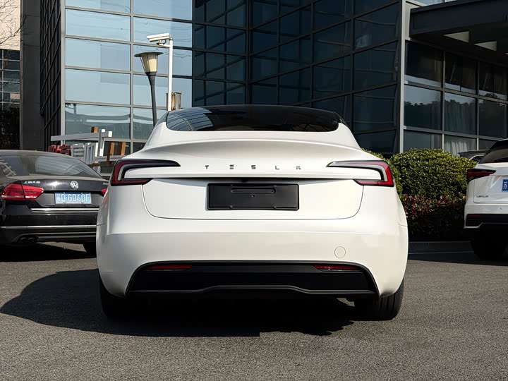 Фото 9 - Tesla Model 3