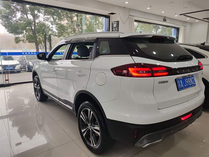 Фото 5 - Geely Atlas