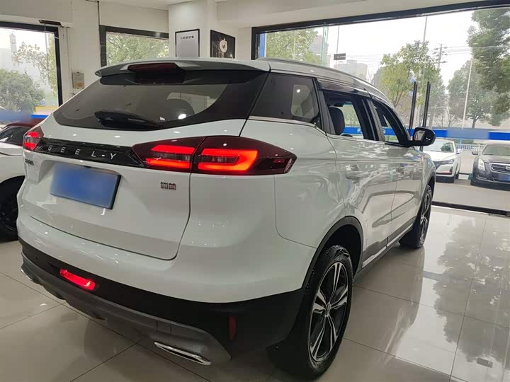 Фото 7 - Geely Atlas