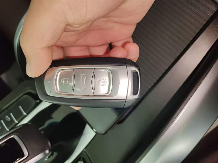 Фото 9 - Geely Atlas