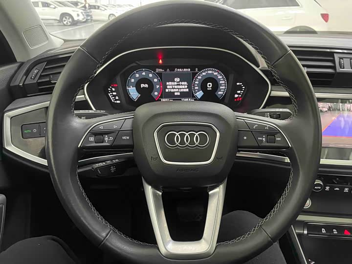 Фото 8 - Audi Q3
