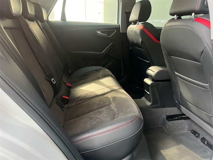 Фото 7 - Audi Q2L