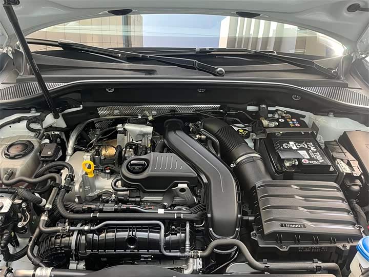 Фото 8 - Audi Q2L