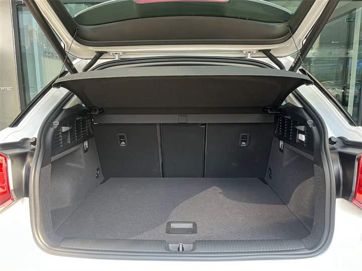 Фото 9 - Audi Q2L