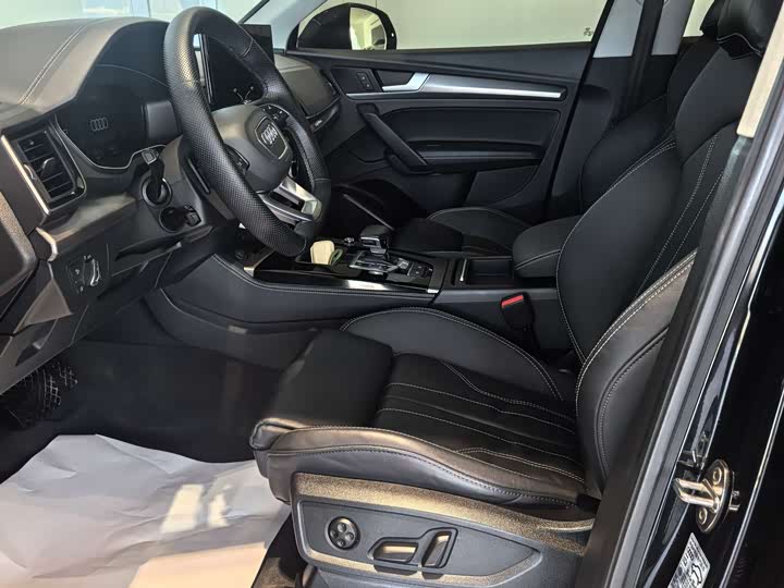 Фото 8 - Audi Q5L