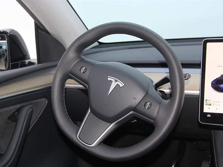 Фото 9 - Tesla Model Y