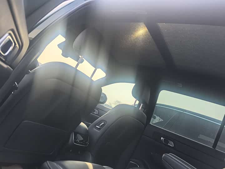 Фото 8 - LiXiang One