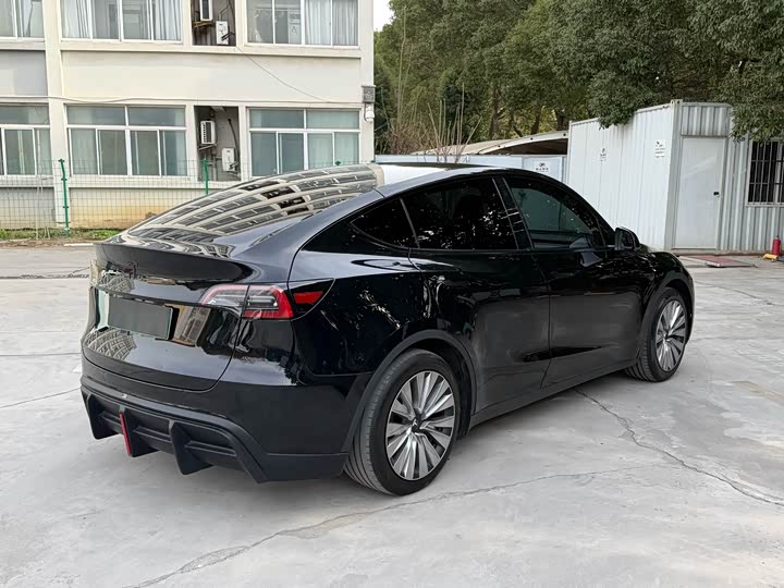 Фото 8 - Tesla Model Y