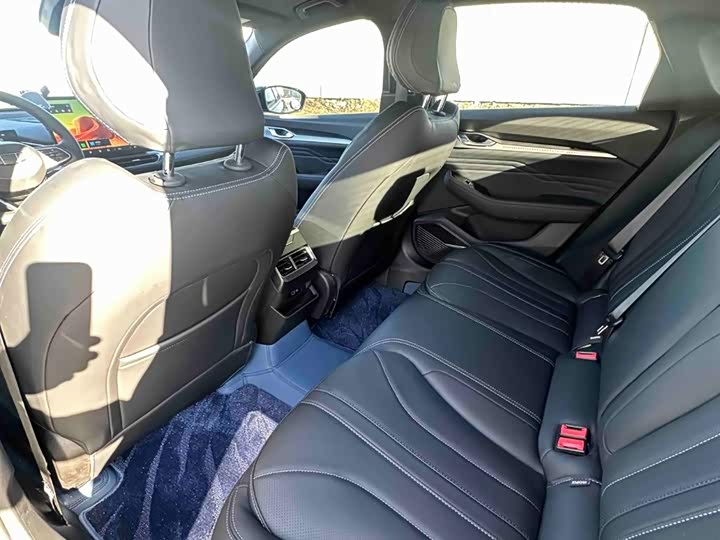 Фото 5 - Geely Preface