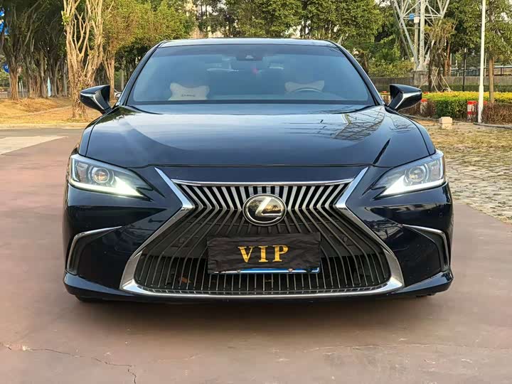 Фото 2 - Lexus ES