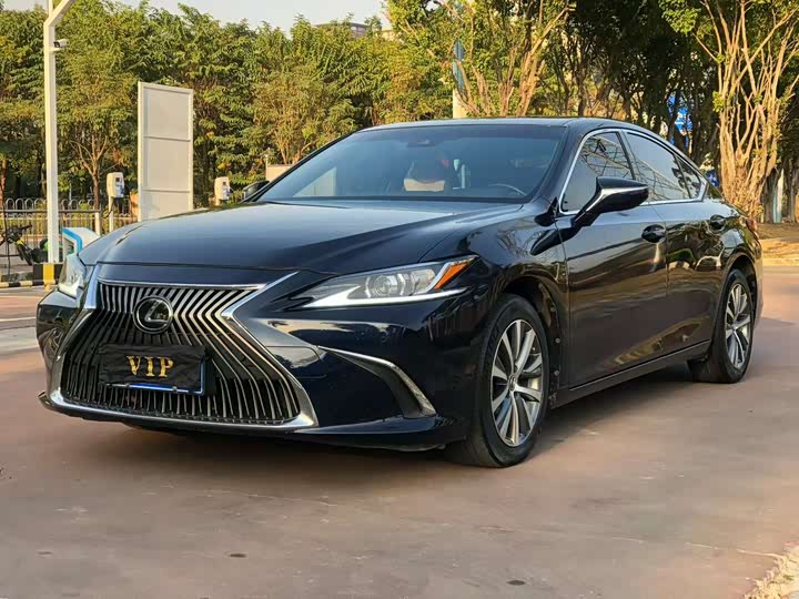 Фото 3 - Lexus ES