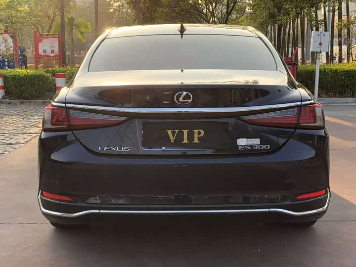 Фото 5 - Lexus ES