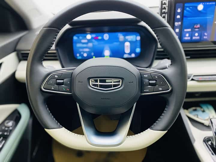 Фото 8 - Geely Emgrand L Hi·P Hybrid