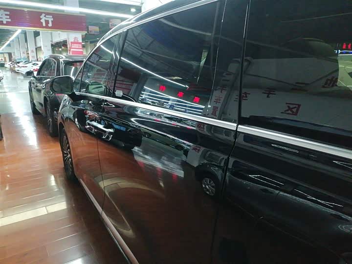 Фото 5 - Denza D9