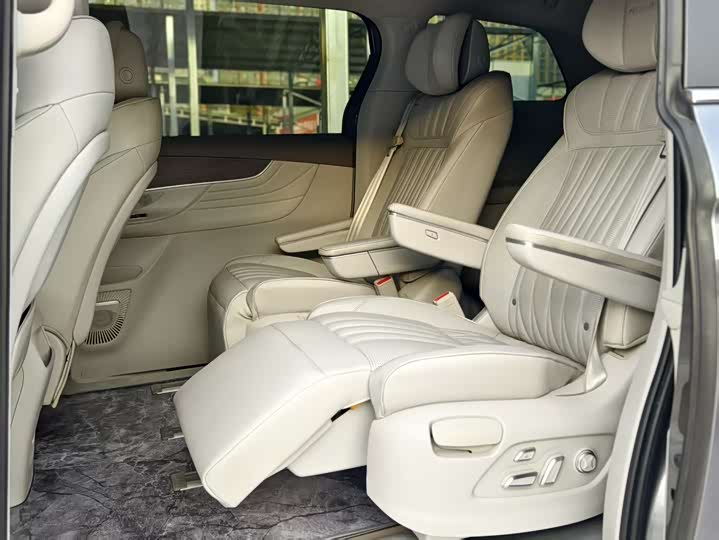 Фото 5 - Roewe iMax 8 EV