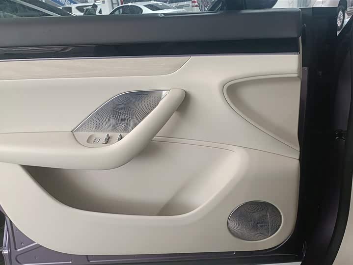 Фото 7 - Luxeed R7