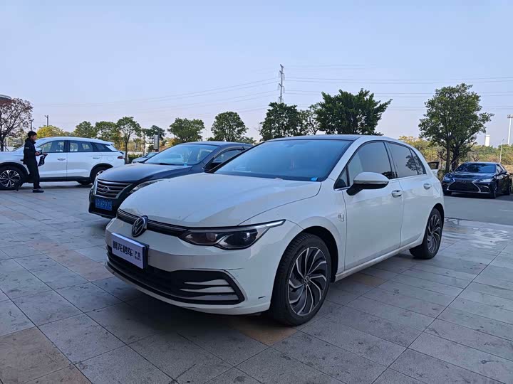 Фото 1 - Volkswagen Golf