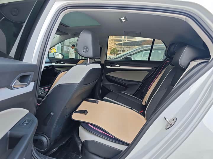 Фото 5 - Volkswagen Golf