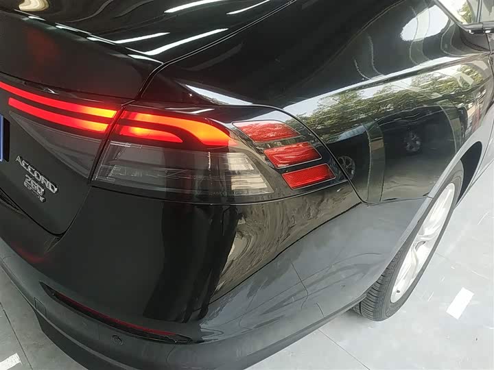 Фото 8 - Honda Accord