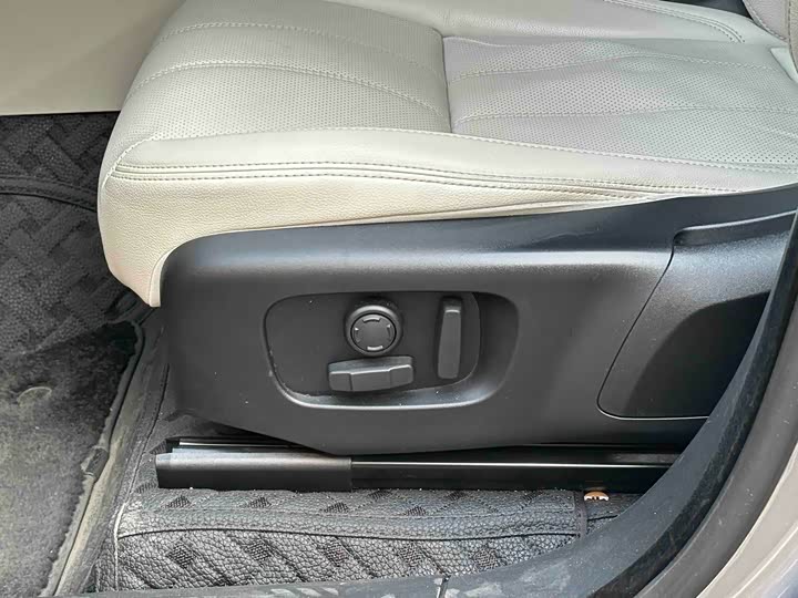 Фото 8 - Land Rover Range Rover Velar