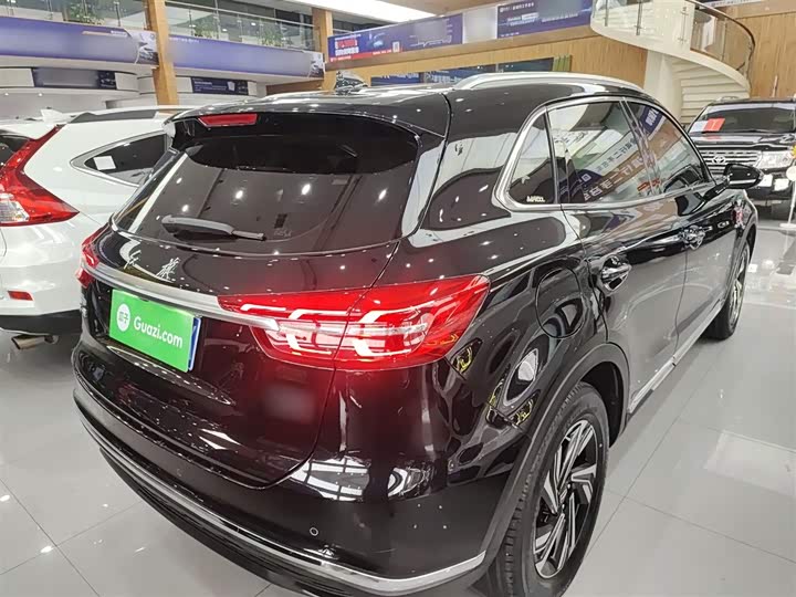 Фото 7 - Hongqi HS5
