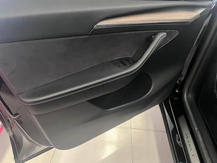 Фото 8 - Tesla Model Y