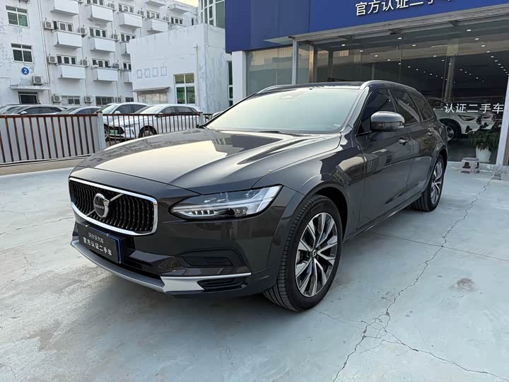 Фото 1 - Volvo V90