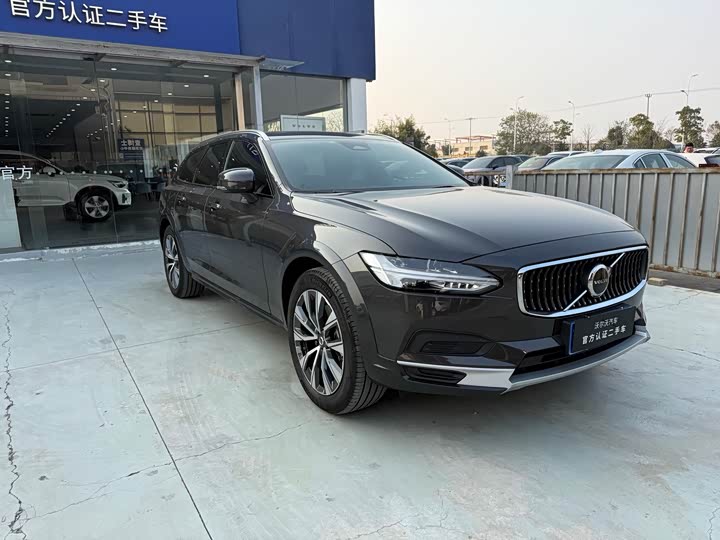 Фото 3 - Volvo V90