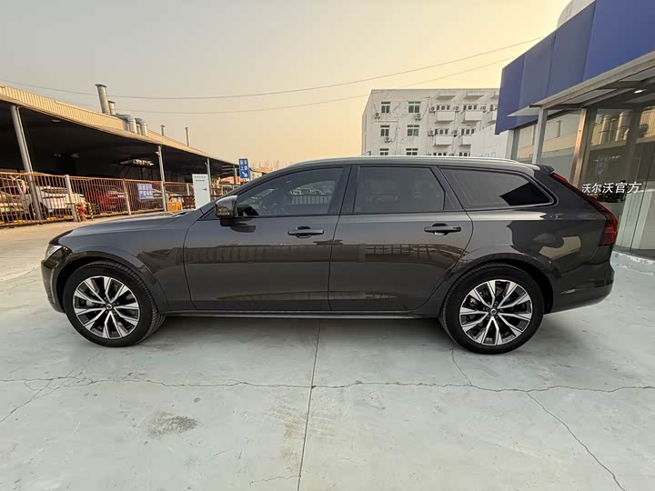 Фото 4 - Volvo V90