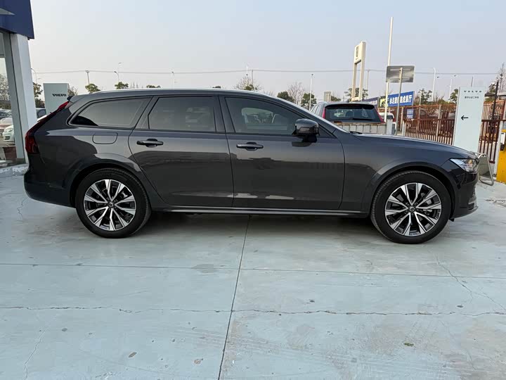 Фото 5 - Volvo V90
