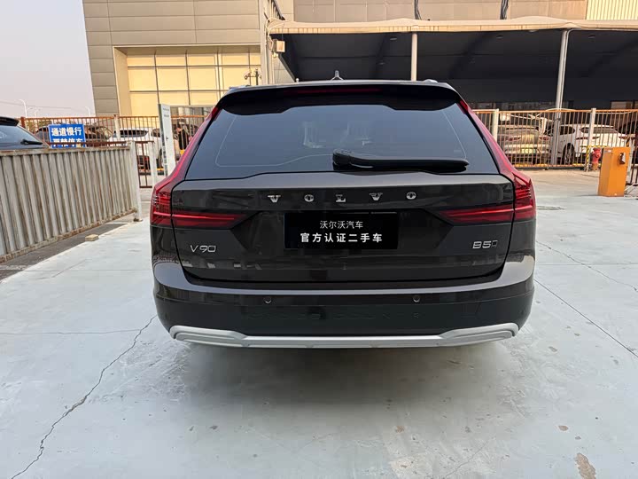 Фото 8 - Volvo V90