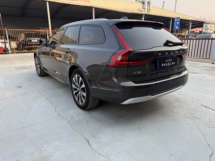 Фото 9 - Volvo V90