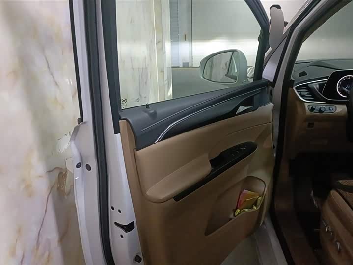 Фото 7 - Buick GL8 ES