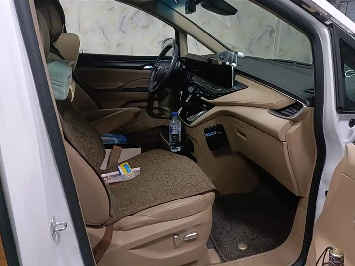 Фото 8 - Buick GL8 ES