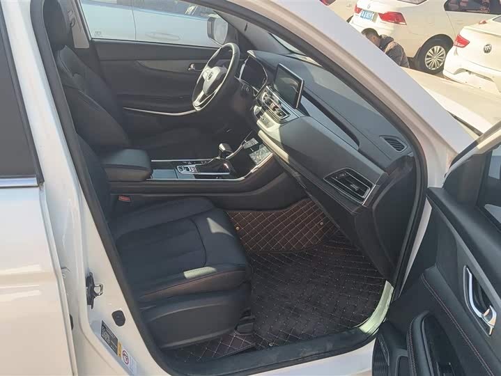 Фото 8 - Changan CS75