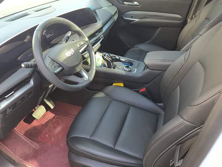 Фото 9 - Cadillac XT4