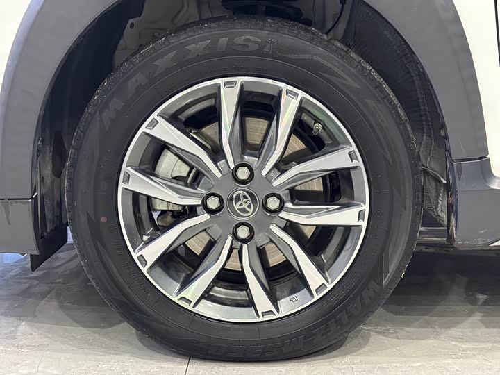 Фото 4 - Toyota Yaris L Hatchback