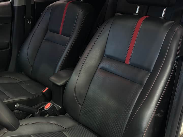 Фото 7 - Toyota Yaris L Hatchback