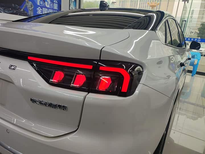 Фото 8 - Ford Mondeo