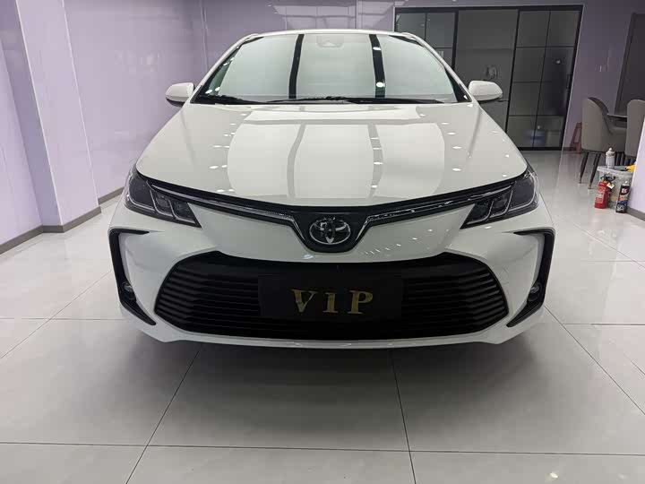 Фото 2 - Toyota Corolla