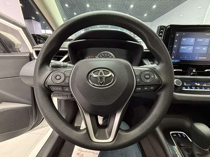 Фото 9 - Toyota Corolla