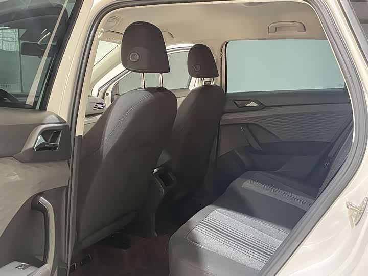 Фото 8 - Volkswagen Tharu