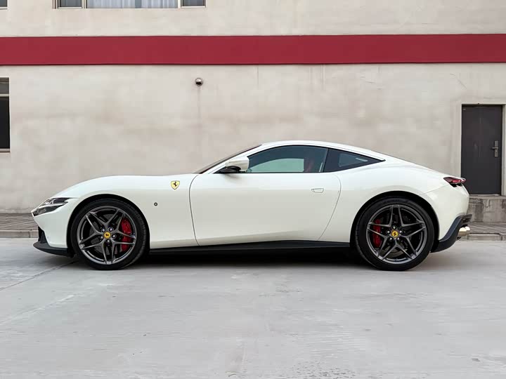 Фото 3 - Ferrari Roma