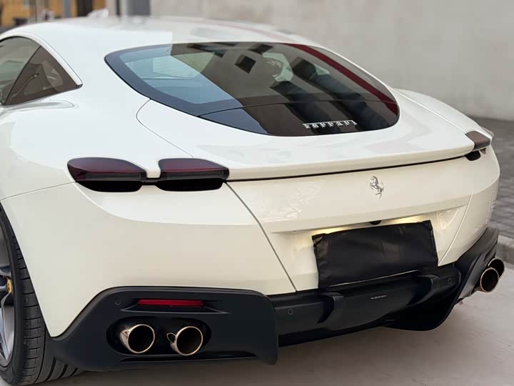 Фото 7 - Ferrari Roma