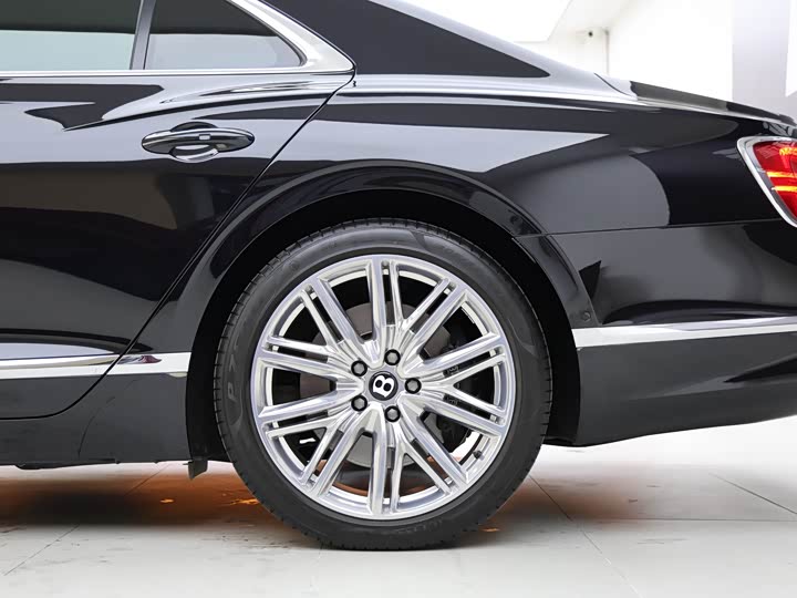 Фото 9 - Bentley Flying Spur