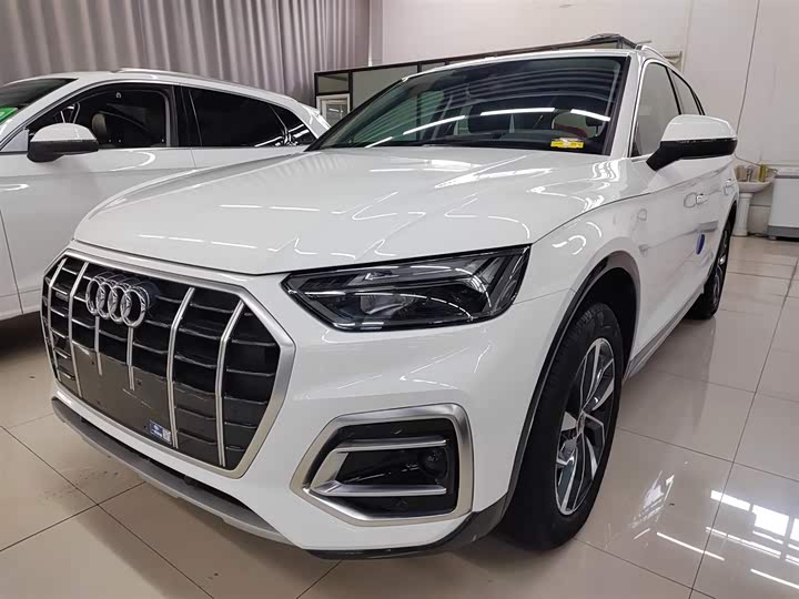 Фото 1 - Audi Q5L